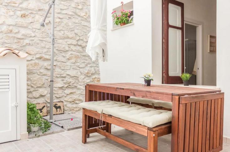 Apartment Downtown Selinus Bright With Courtyard