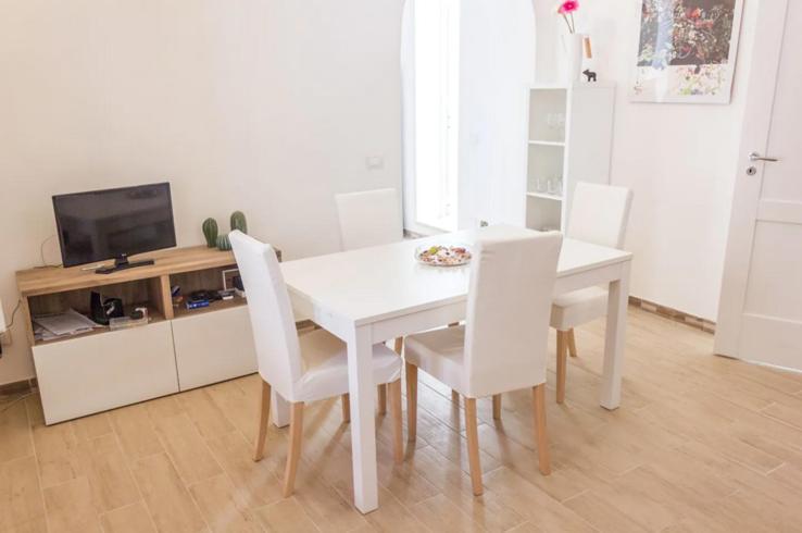 Downtown Selinus Bright With Courtyard Apartment